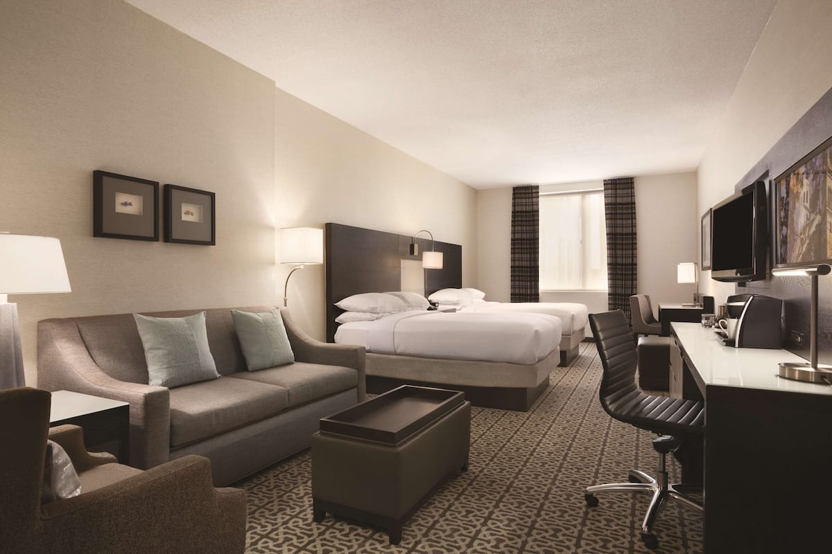 Deluxe Double Room | Peralatan tempat tidur premium, peti besi dalam bilik, meja
