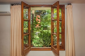 Studio, 2 Queen Beds | Terrace/patio