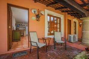 Studio, 2 Queen Beds | Terrace/patio