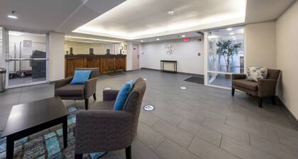 HomeTown Inn by Red Roof East Syracuse