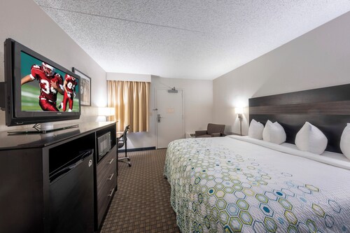 HomeTown Inn by Red Roof East Syracuse