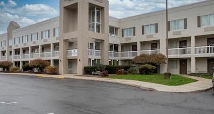 HomeTown Inn by Red Roof East Syracuse