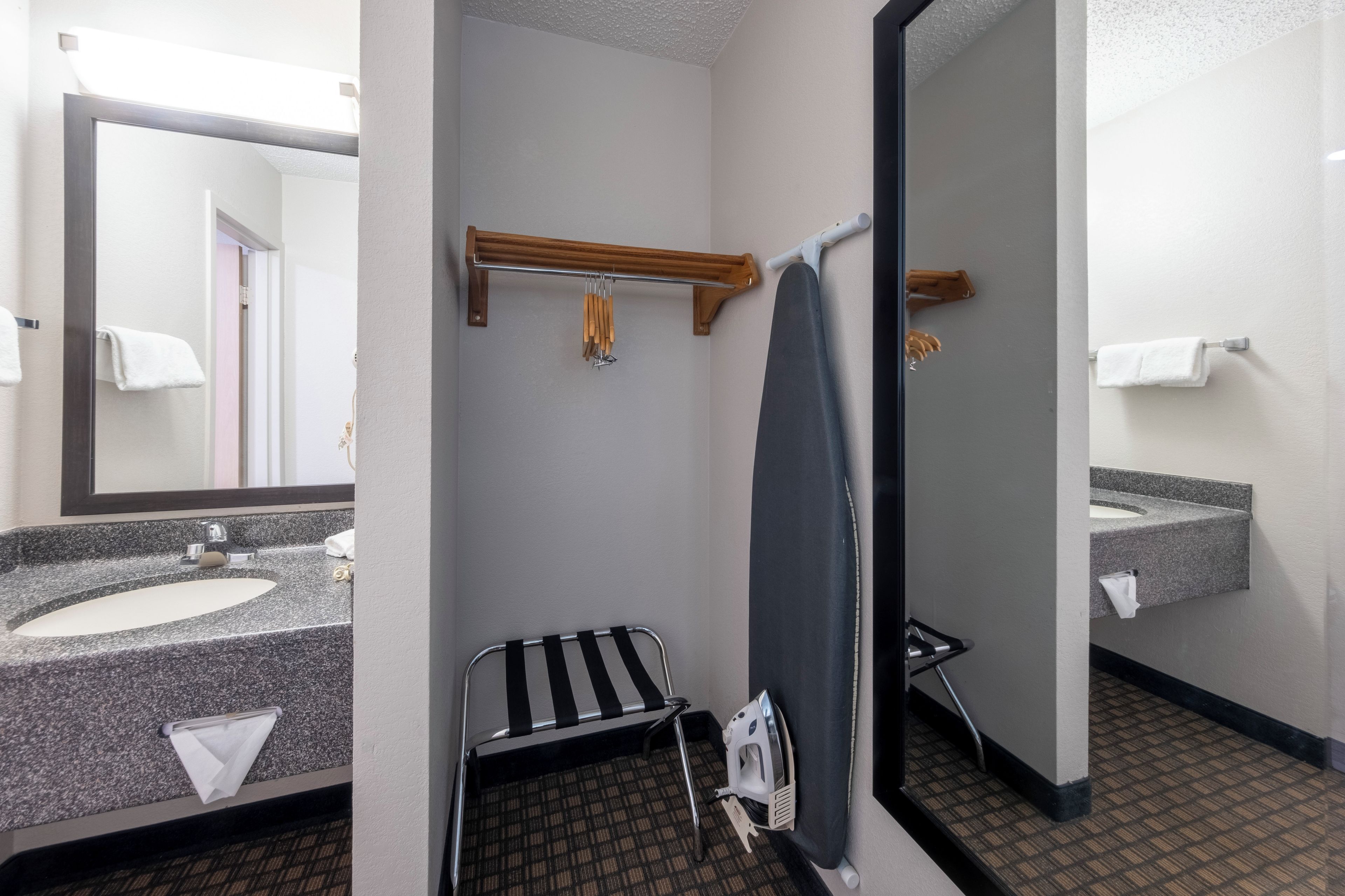 Photo - Syracuse Inn