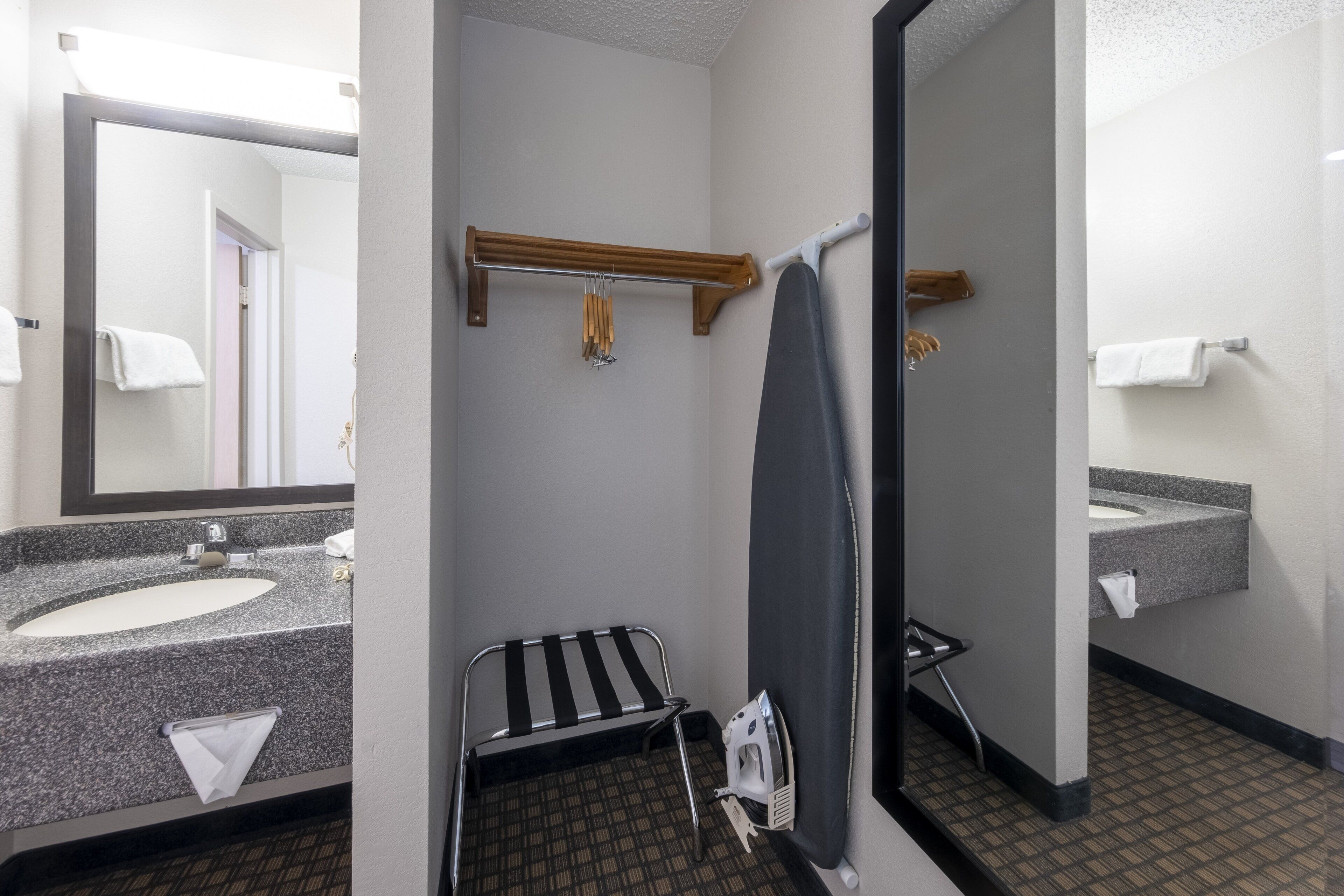 Photo - Syracuse Inn