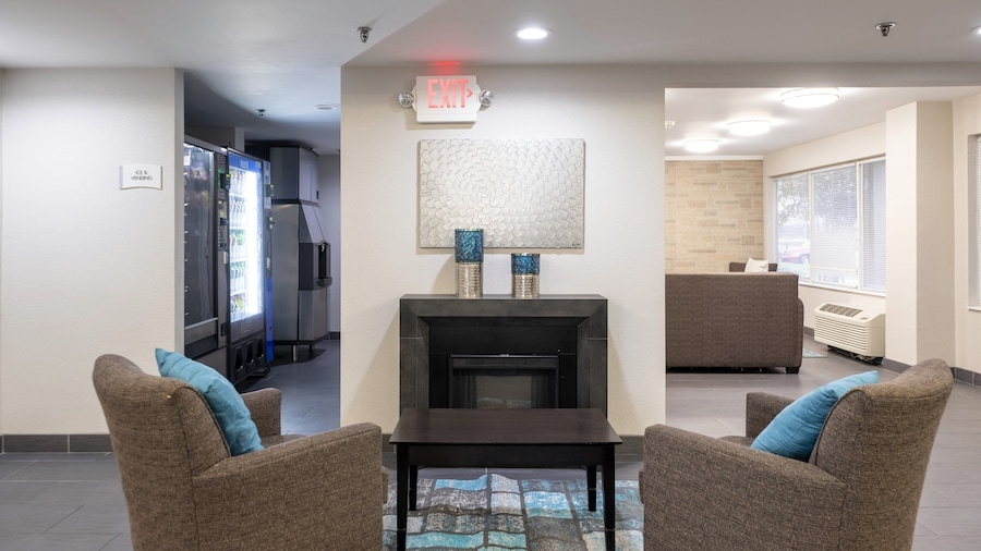 HomeTown Inn by Red Roof East Syracuse