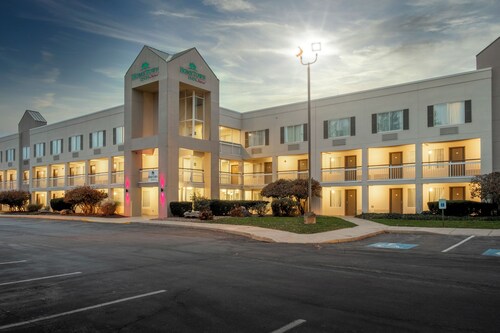 HomeTown Inn by Red Roof East Syracuse