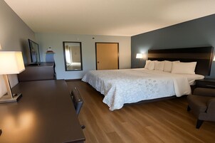 Standard Room, 1 King Bed, Accessible, Non Smoking (Microwave & Refrigerator)