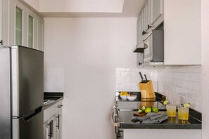 Suite superior, 1 cama de matrimonio grande con sofá cama | Cocina privada | Frigorífico grande, microondas, horno y placa de cocina