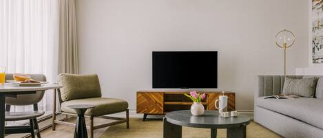 Superior-Suite, 1 King-Bett und Schlafsofa | Bügeleisen/Bügelbrett, kostenloses WLAN, Bettwäsche