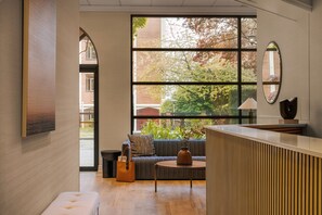 Reception - The Sunset Hotel West End (Vancouver)