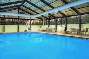 Piscine intérieure