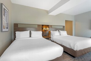 In-room safe, desk, iron/ironing board, free WiFi - HOLIDAY INN EXPRESS & SUITES INDIANAPOLIS - EAST by IHG (Indianapolis)