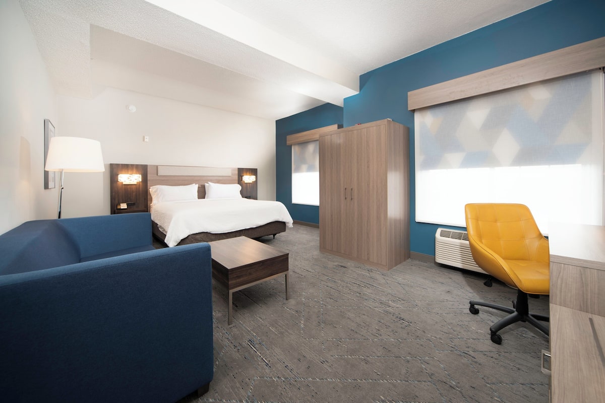 1 bedroom, in-room safe, desk, iron/ironing board