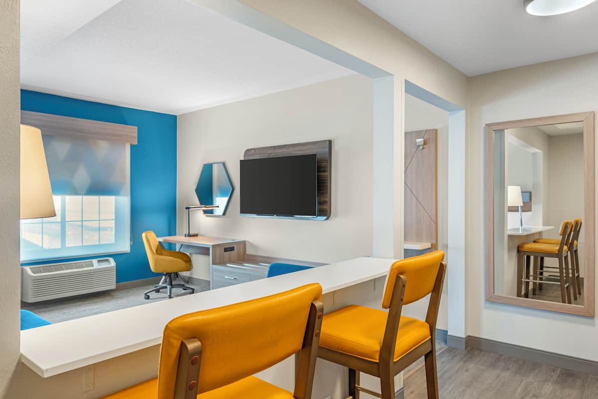 1 bedroom, in-room safe, desk, iron/ironing board
