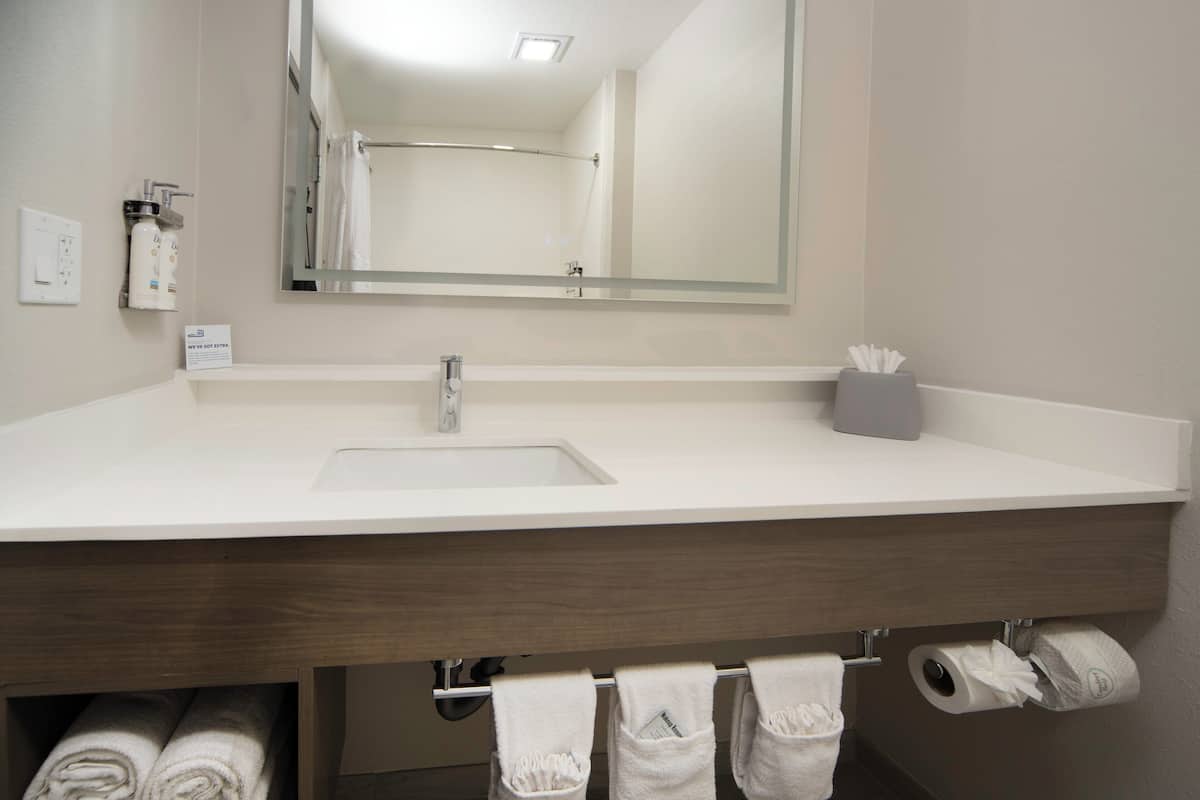 1 bedroom, in-room safe, desk, iron/ironing board