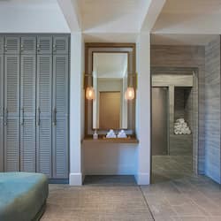 Couples treatment rooms, hot tub, body treatments, aromatherapy
