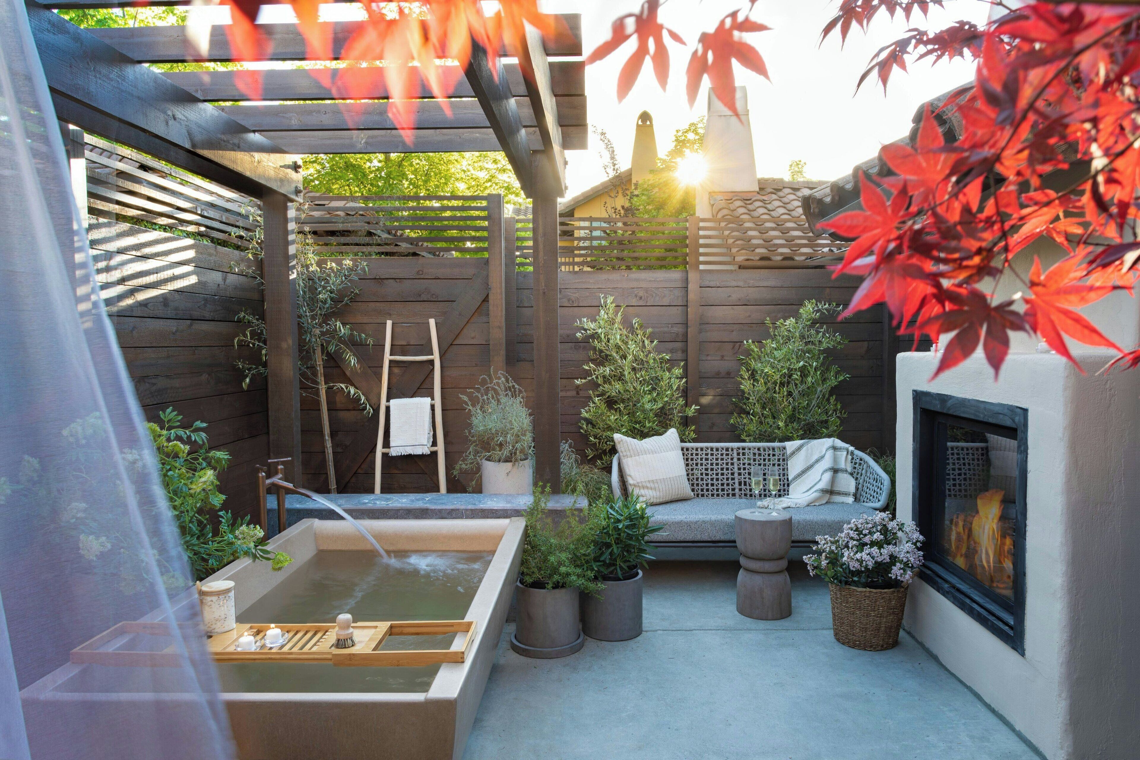 Suite junior, 1 cama King size y sofá cama, patio | Ropa de cama de alta calidad, edredón y camas con pillow-top 