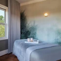 Couples treatment rooms, hot tub, body treatments, aromatherapy