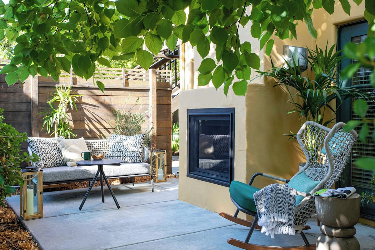 Cottage Outdoor Fence, Junior Suite, 1 King, Sofa bed, Private Patio | Premium bedding, down comforters, pillowtop beds, desk