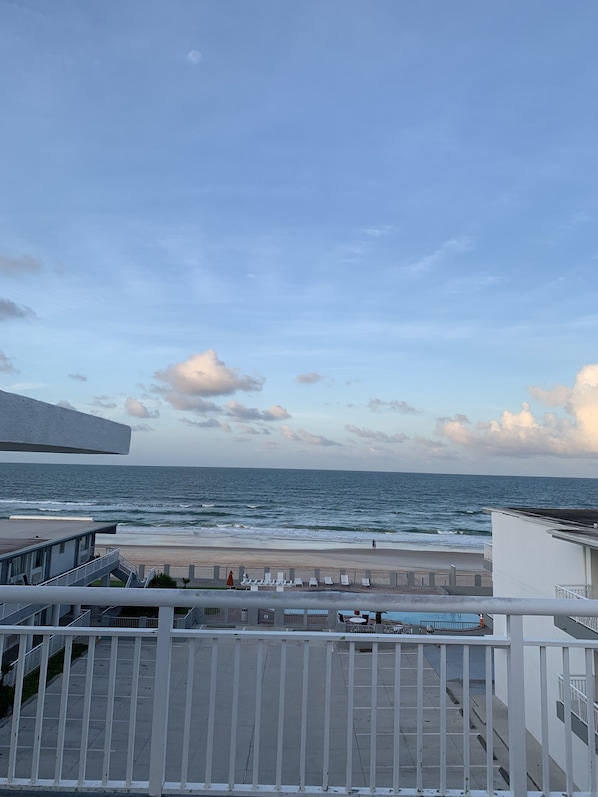 頂層客房, 1 間臥室, 非吸煙房 (Ocean Front) | 陽台景觀