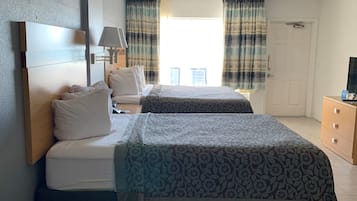 1 dormitorio, escritorio, cortinas opacas