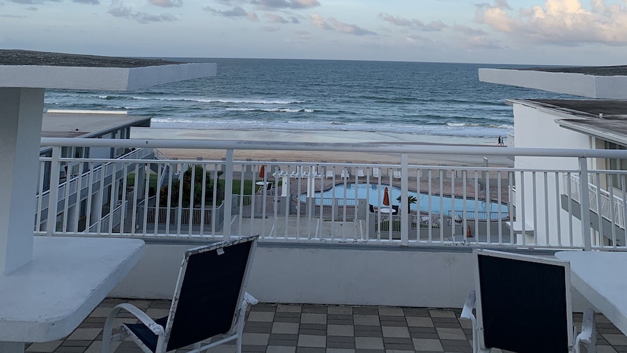 Arya Blu Inn & Suites