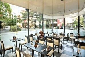 Breakfast, lunch and dinner served - Hotel Eurotel Providencia (Santiago)
