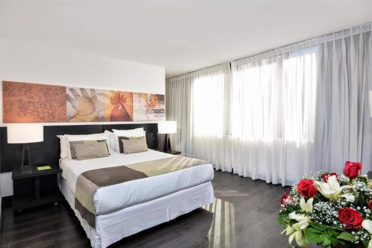 3 bedrooms, minibar, in-room safe, desk