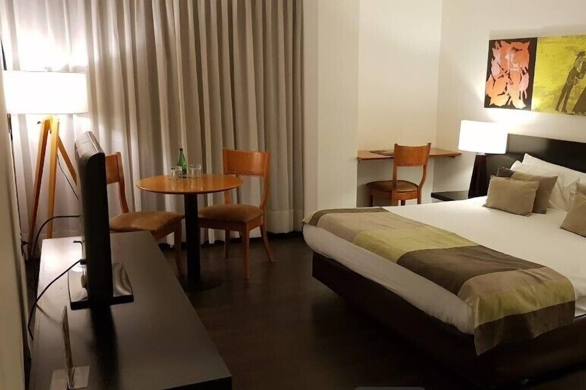 Junior Suite, 1 Queen Bed | Minibar, in-room safe, desk, soundproofing
