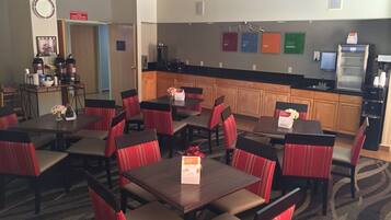 Free daily English breakfast