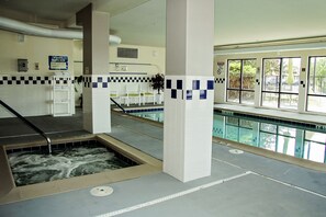 Indoor pool, sun loungers