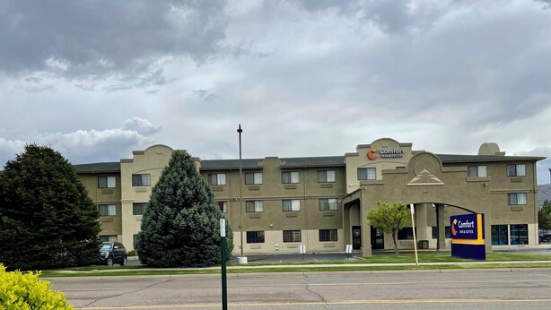 A Comfort Inn & Suites hotel with a symmetrical facade, large windows, and a prominent sign. - Comfort Inn & Suites Fruita - Grand Junction (Fruita)