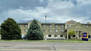 A Comfort Inn & Suites hotel with a modern design, large windows, and a parking lot.