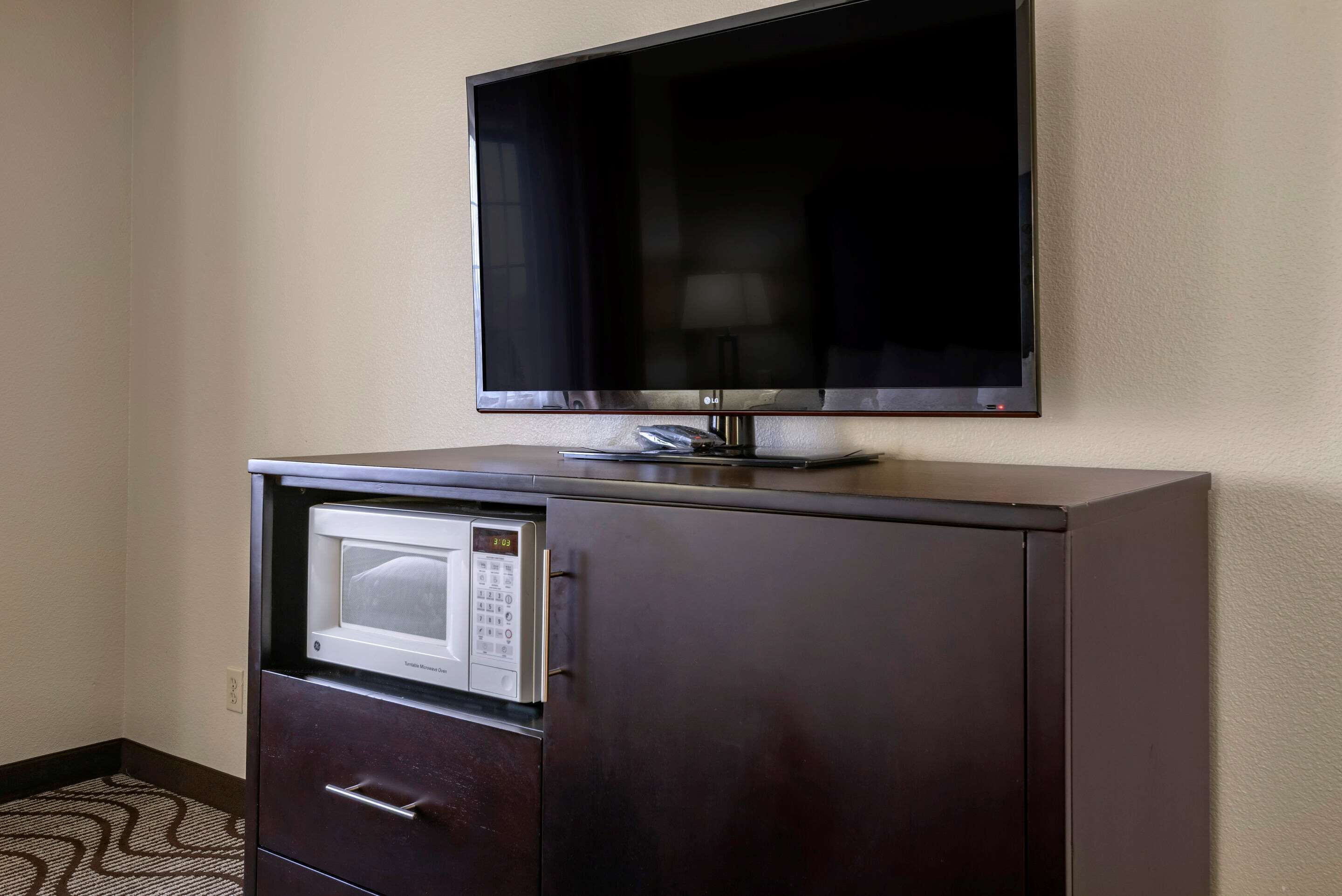 suite, 1 king bed | desk, laptop workspace, iron/ironing board, free cots/infant beds