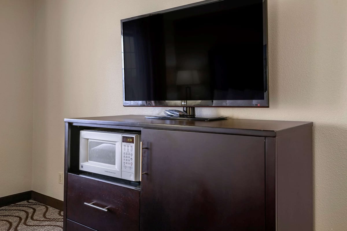 suite, 1 king bed | desk, laptop workspace, iron/ironing board, free cots/infant beds