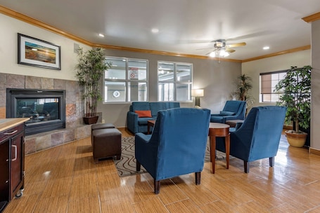 Lobby. Comfort Inn & Suites Fruita - Grand Junction