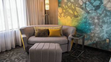 Room, 1 King Bed | Premium bedding, desk, iron/ironing board, free WiFi