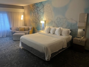Room, 1 Katil Raja (King), Non Smoking | Peralatan tempat tidur premium, meja, seterika/papan seterika