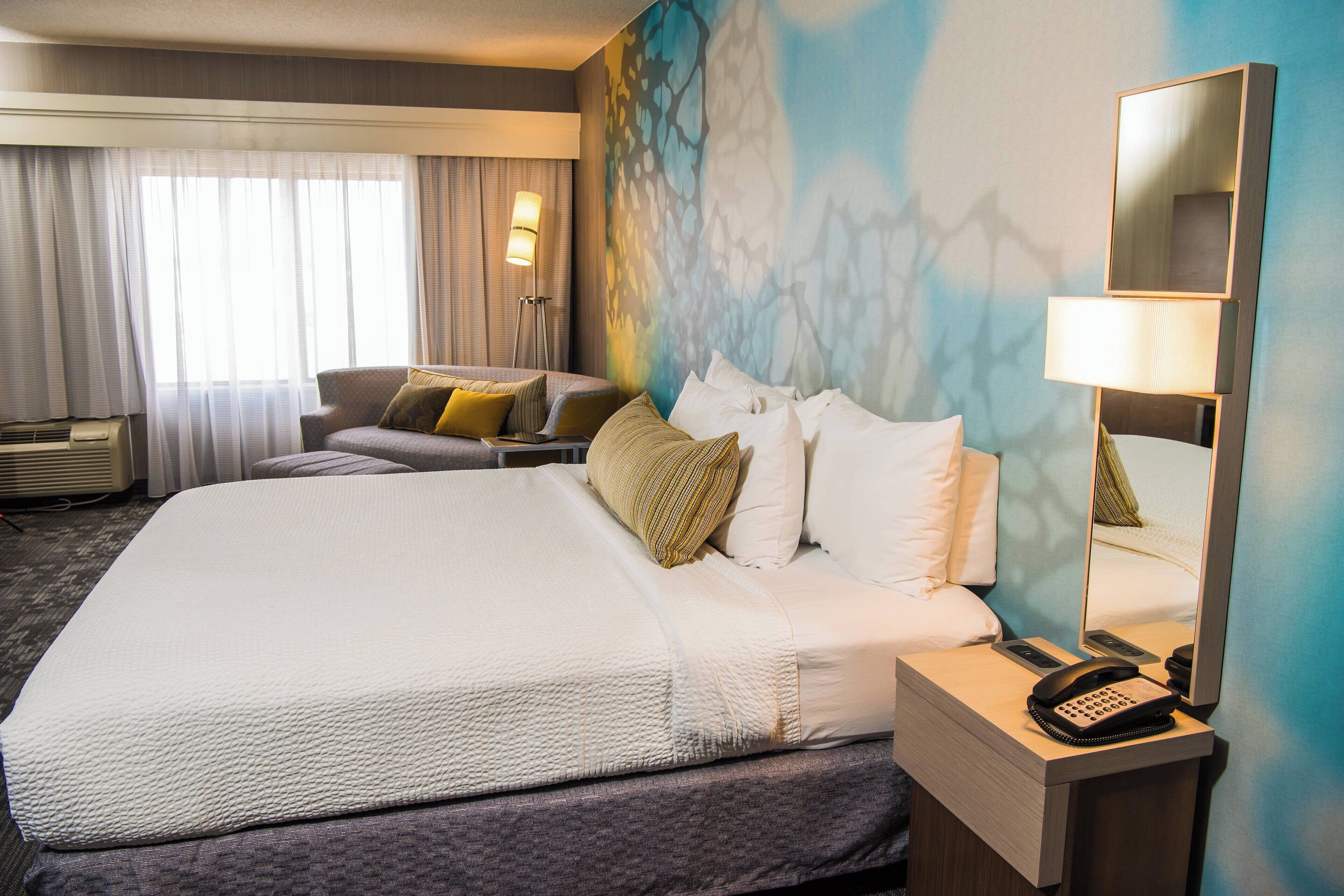 room, 1 king bed, non smoking | 1 bedroom, premium bedding, desk, iron/ironing board