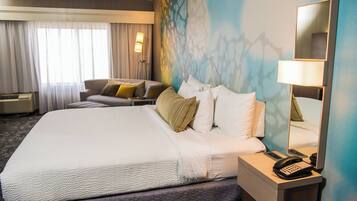 Room, 1 Katil Raja (King), Non Smoking | Peralatan tempat tidur premium, meja, seterika/papan seterika