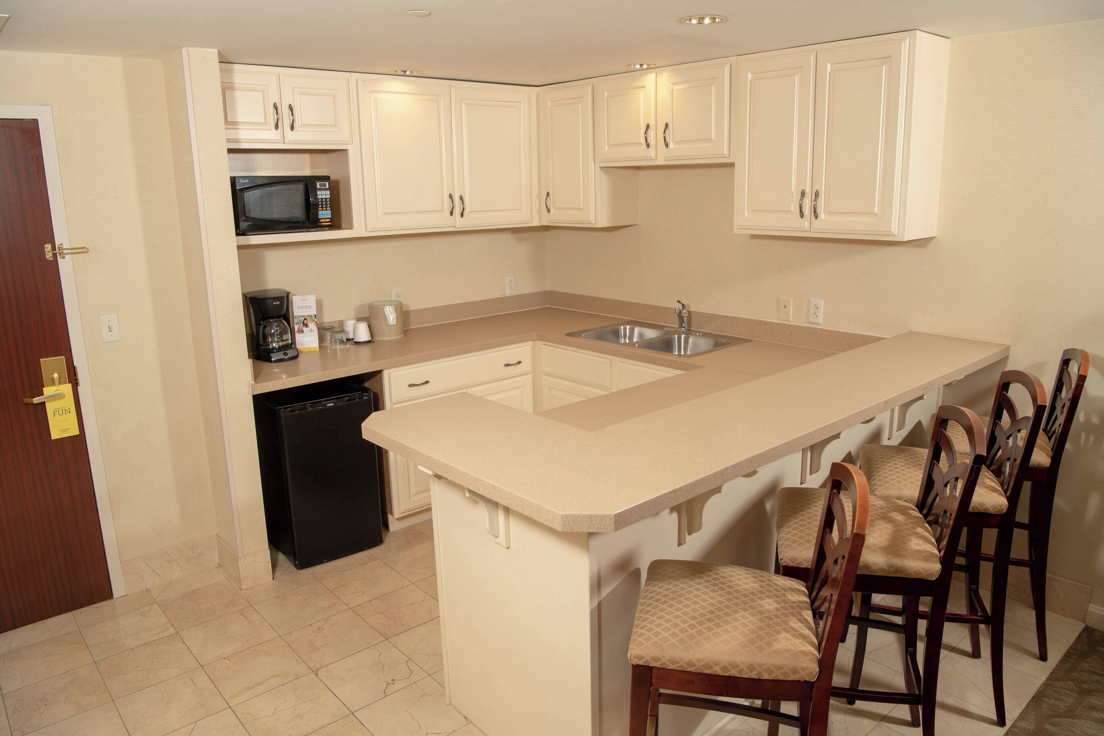 fridge, microwave, coffee/tea maker