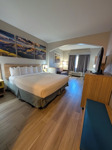 Days Inn & Suites by Wyndham Castle Rock