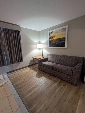Deluxe Studio Suite, 1 King Bed, Non Smoking | Blackout drapes, iron/ironing board, free cribs/infant beds, free WiFi