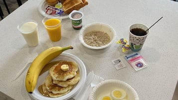 Desayuno continental gratuito y diario