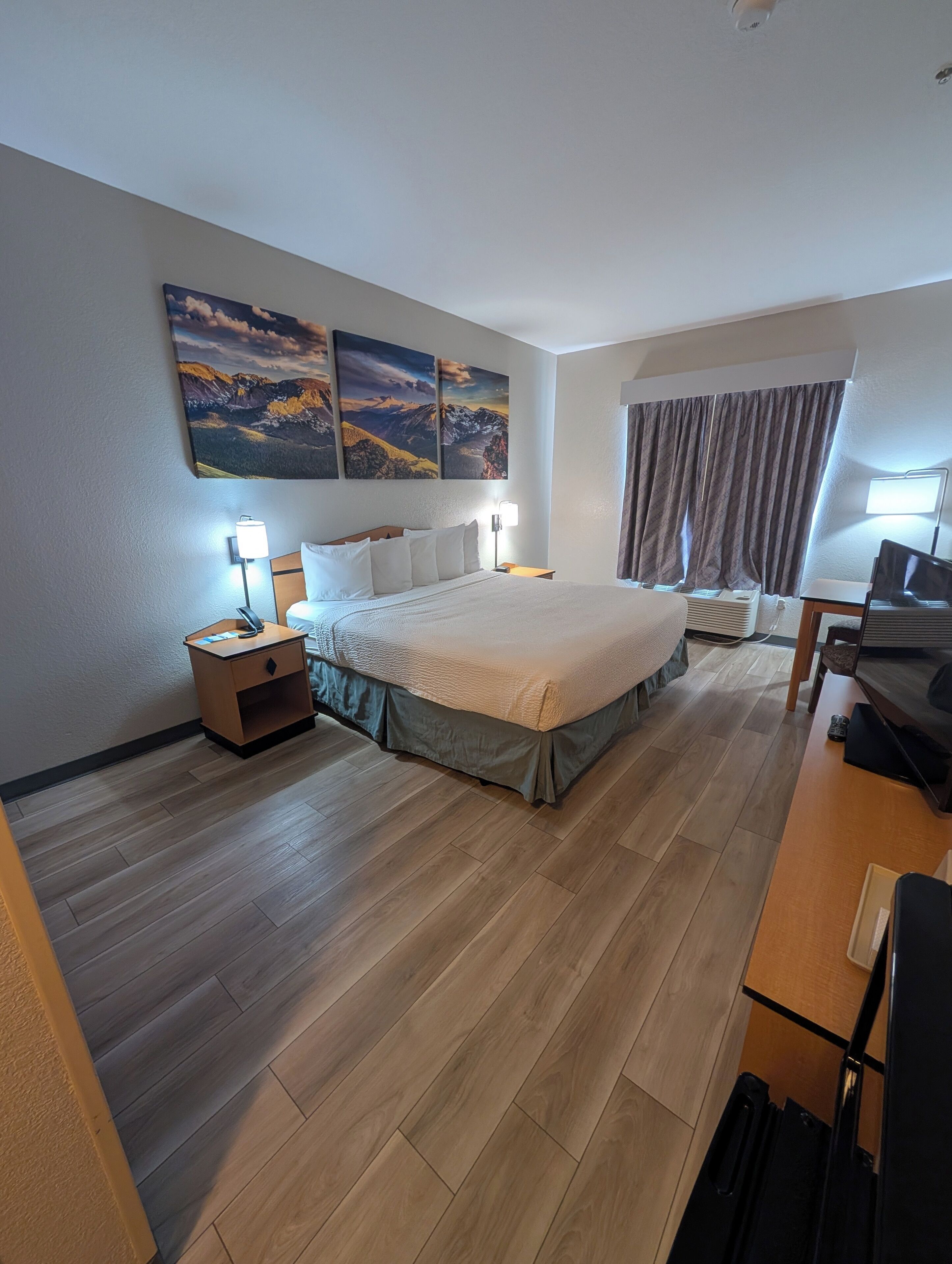 客房, 1 張特大雙人床, 無障礙, 非吸煙房 | 遮光布/窗簾、熨斗/熨衣板、免費搖籃/嬰兒床、免費無線上網