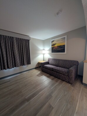 Studio Suite, 2 Tempat Tidur Queen, Bebas Asap Rokok | Tirai kedap cahaya, setrika/meja setrika, dan tempat tidur bayi gratis