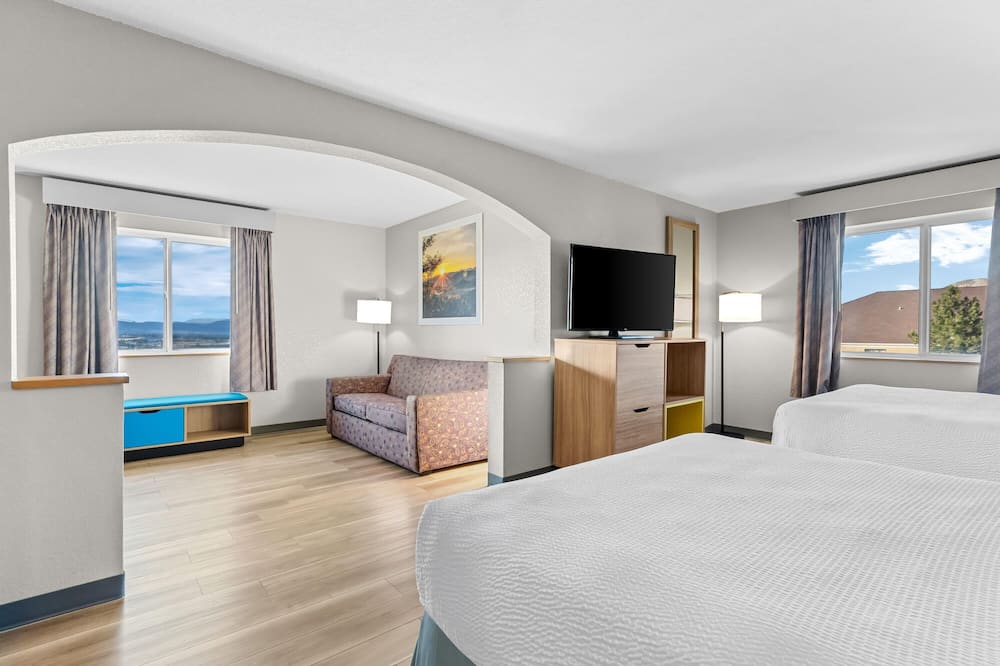 Days Inn & Suites by Wyndham Castle Rock