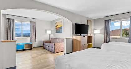 Days Inn & Suites by Wyndham Castle Rock