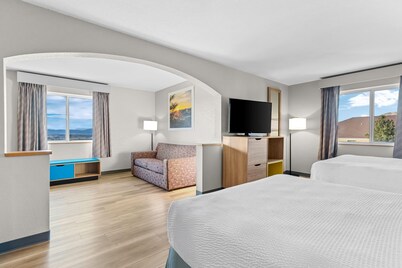 Days Inn & Suites by Wyndham Castle Rock