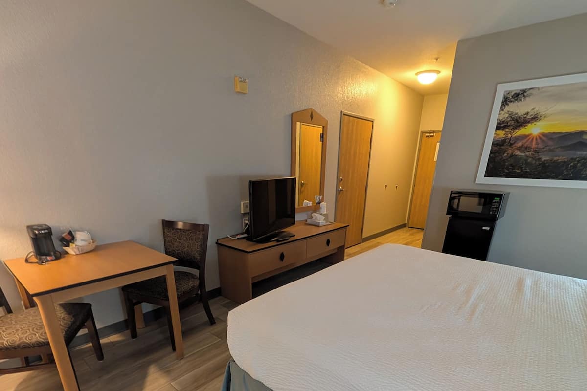 Zimmer, 1 King-Bett, barrierefrei, Nichtraucher | Verdunkelungsvorhänge, Bügeleisen/Bügelbrett, kostenlose Babybetten